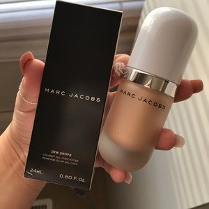 Marc Jacobs Dew Drops coconut gel highlighter